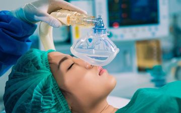 Имплантация зубов под наркозом